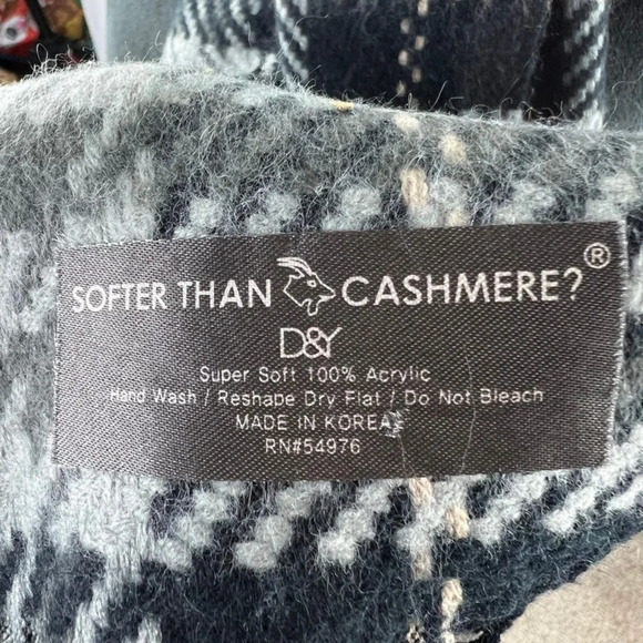 David and Young Softer than Cashmere Plaid Scarf with Fringe - Picture 3 of 3